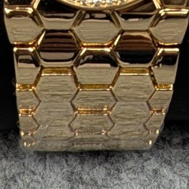 Elegant Golden Ladies Quartz Watch with Crystal Bezel – Premium Bracelet Design (Golden Dial) - Image 4