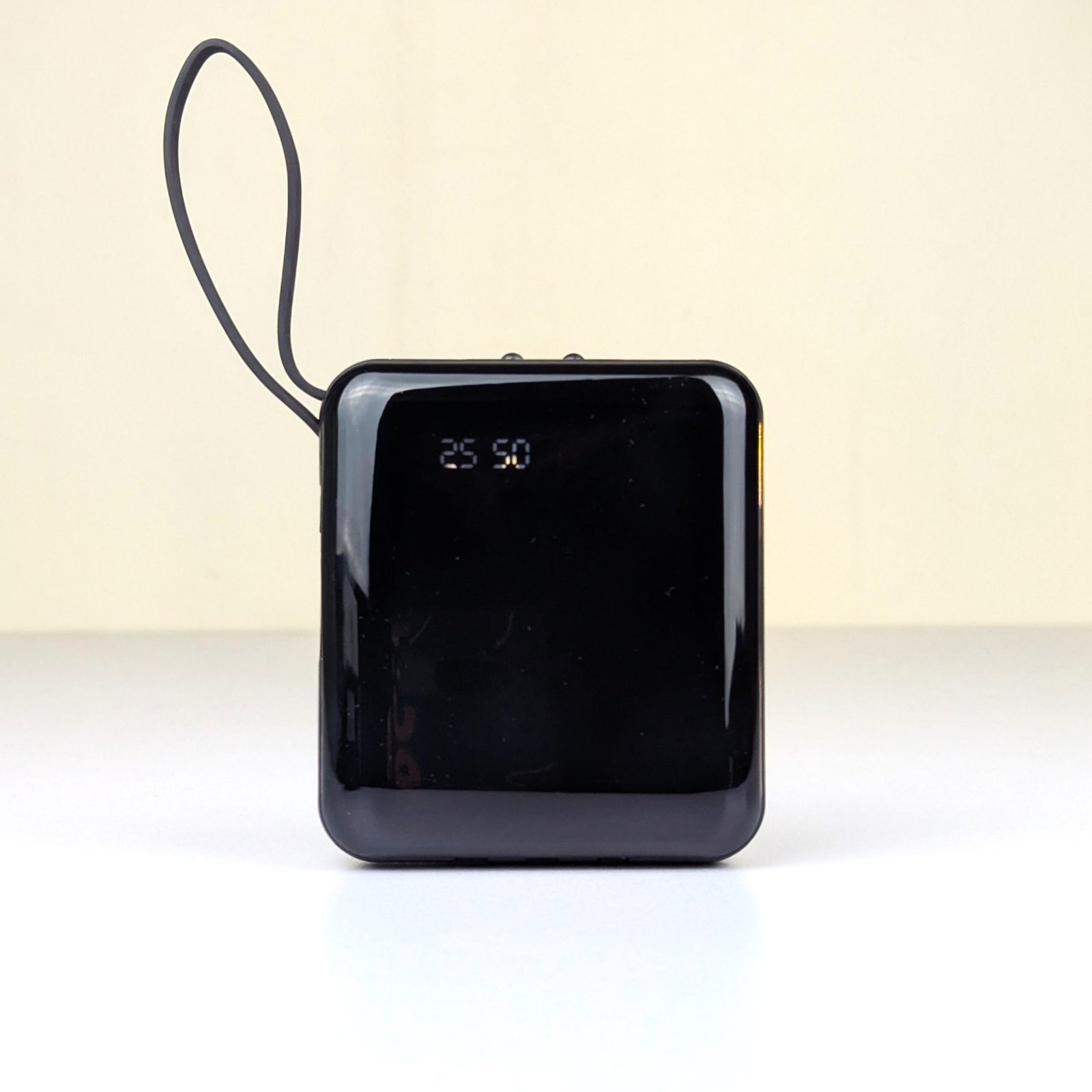 Smart Fast Charge Power Bank (10000mAh, Multi Cable Built-in) - Image 3